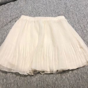 aritzia white pleaded skirt